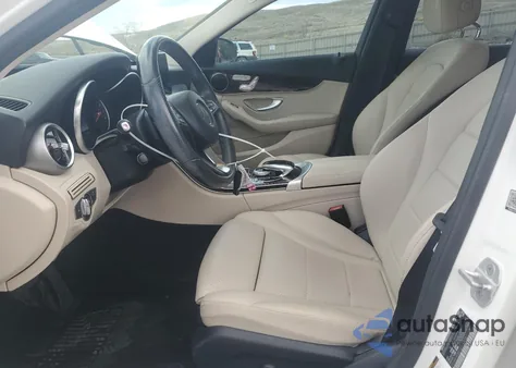 2016 Mercedes-Benz C 300 4Matic z USA, uszkodzony, nr VIN 55SWF4KB6GU100516